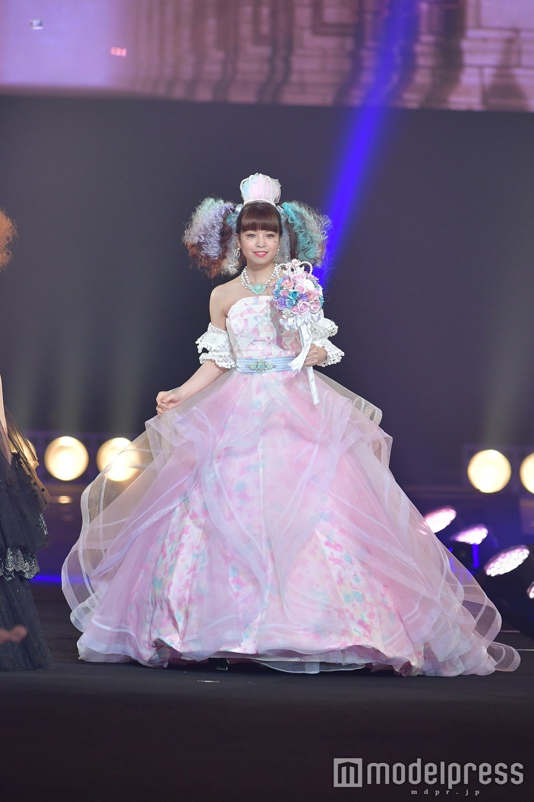 春奈るな、夢かわウェディングドレス姿に釘付け , モデルプレス